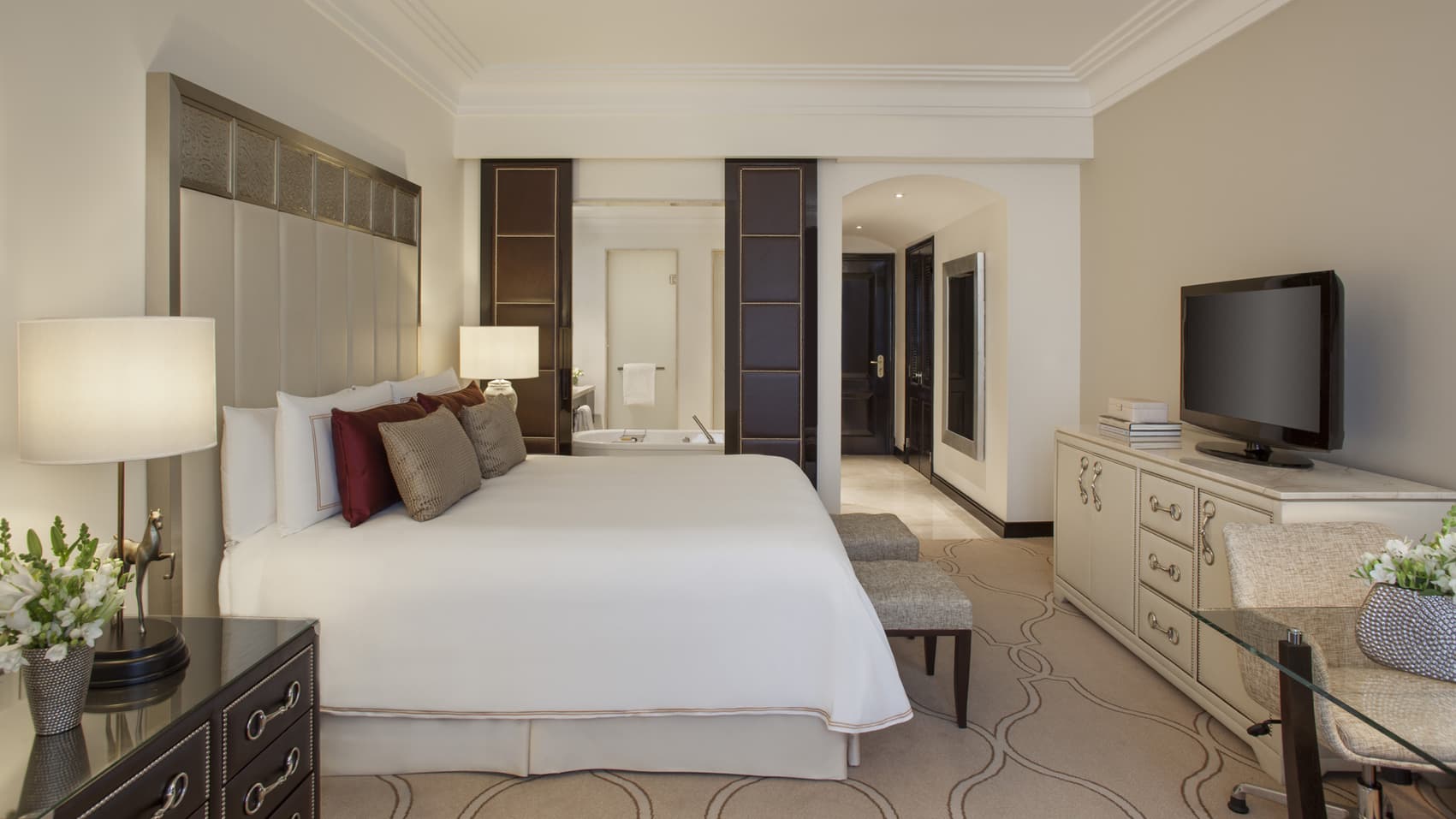E-Lounge Room